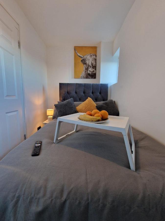 Private Room In London Enfield With Parking Exterior photo